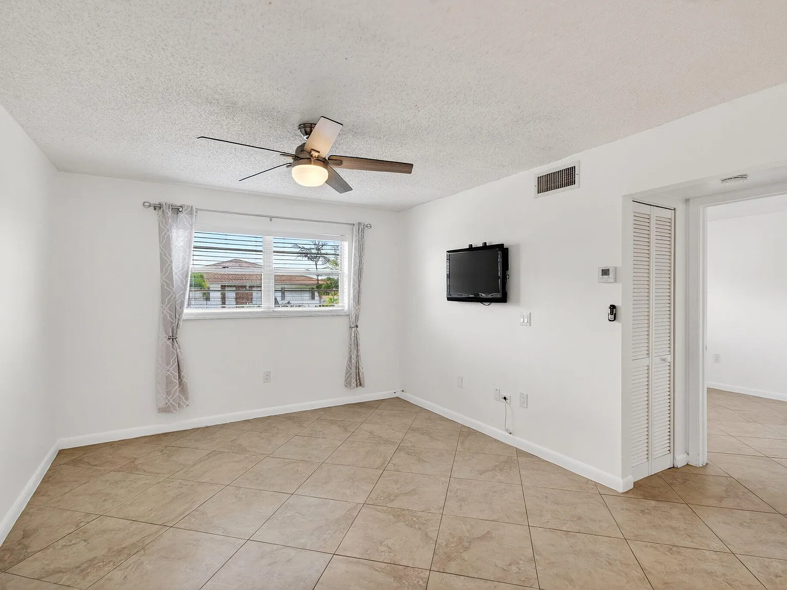 2 bed, 2.0 bath, 864 sqft, $2,700 — Photo 3