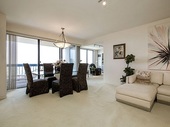 3rd image of 27110 Grand Central Pkwy APT 32K