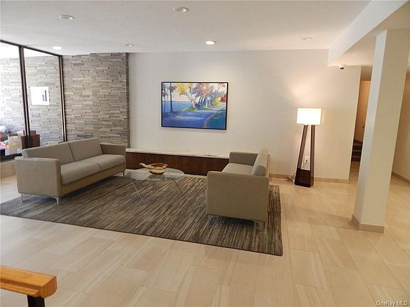 3rd image of 416 Benedict Ave APT 3D