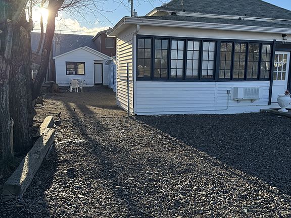 3rd image of 157 N 4th East St #1