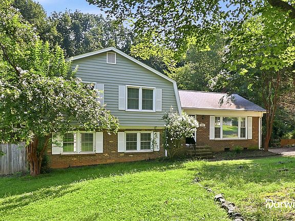 2nd image of 400 Wilcrest Dr