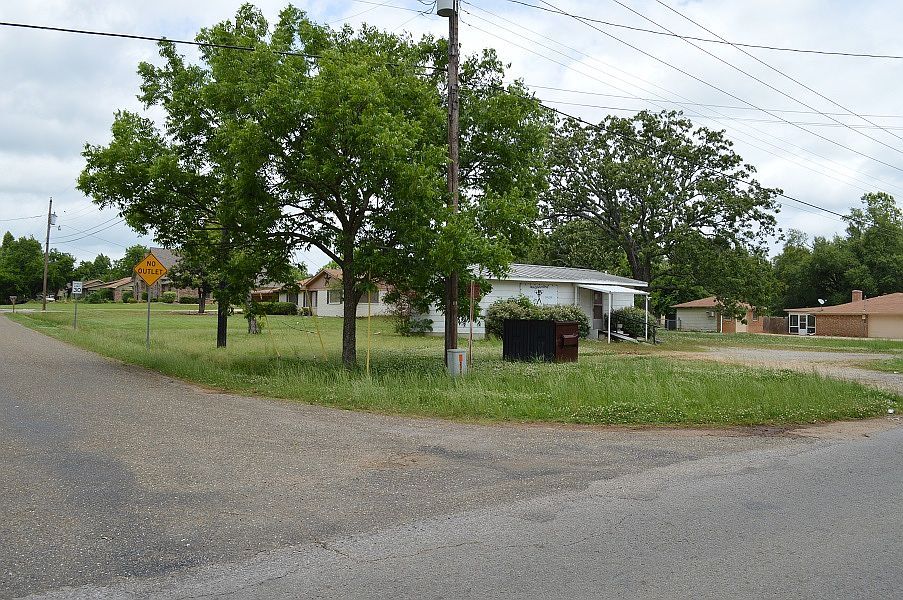 2nd image of 2602 Annette St