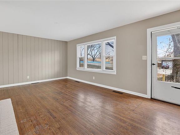 4th image of 6212 E 95th Ter