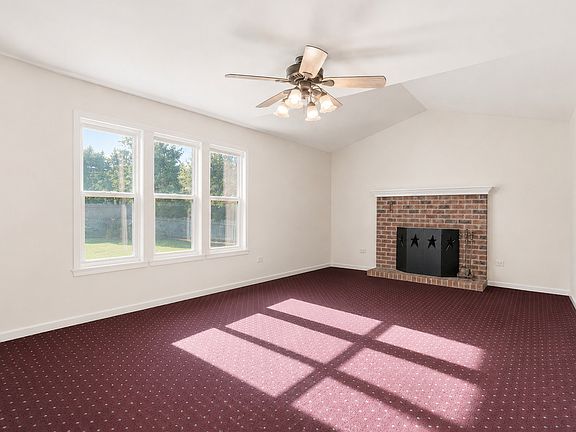 4th image of 301 Savoy Dr