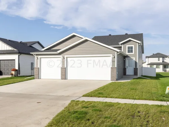 419 7th St E, Horace, ND 58047