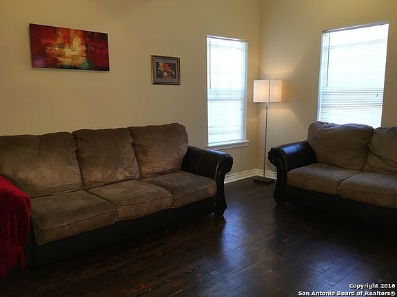 4th image of 207 Hill St