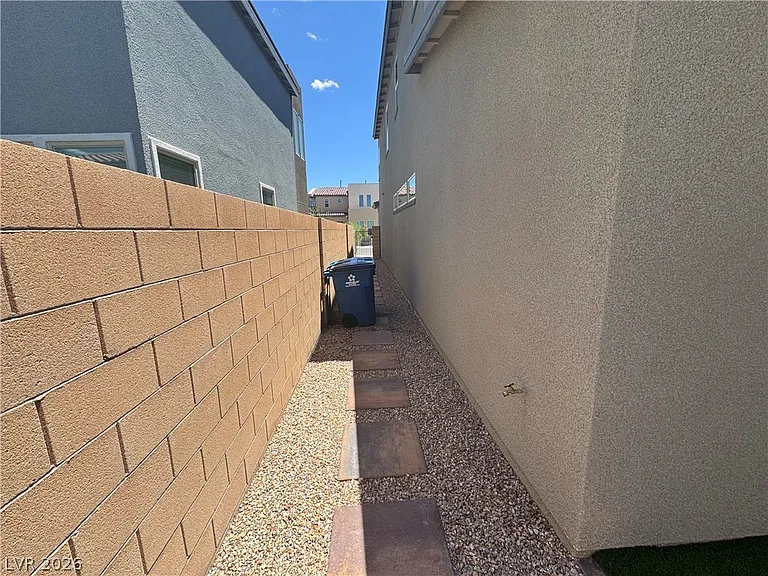 3262 Fountaintree Ave — Photo 23