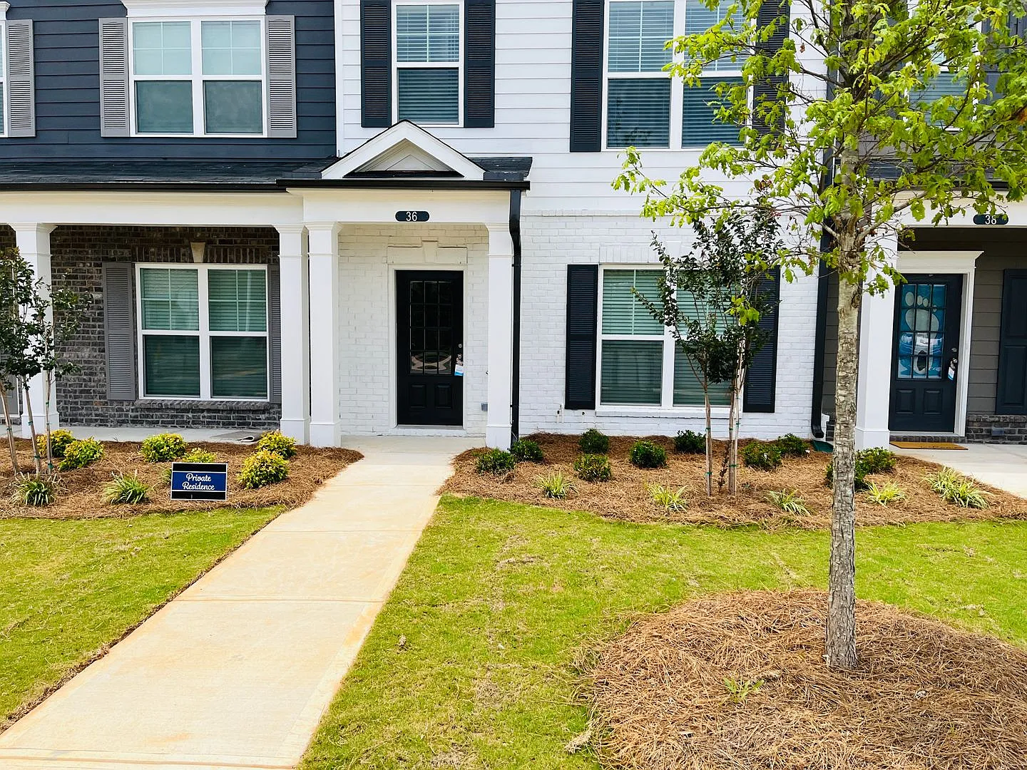 Like New Townhome Located On The Newnan Linc! Must See! — Photo 2