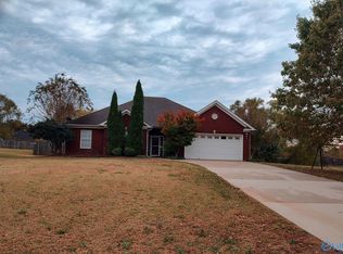 200 Turkey Point Dr, New Market, AL 35761