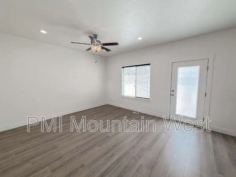 4924 E Breezy Patch Rd — Photo 8
