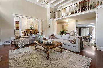 5th image of 11 Versailles Blvd