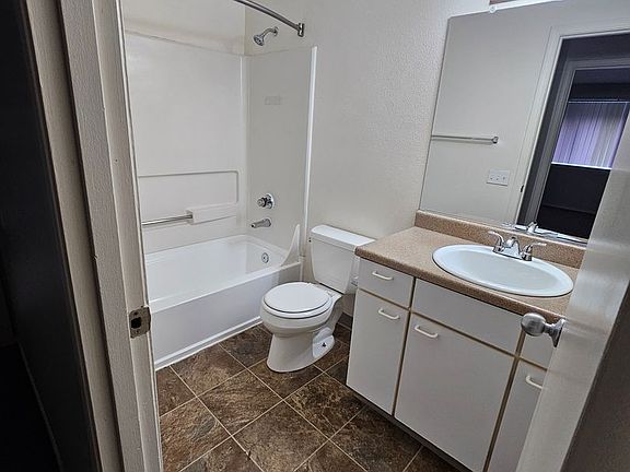 4th image of 3624 SE Westview Ave #3714