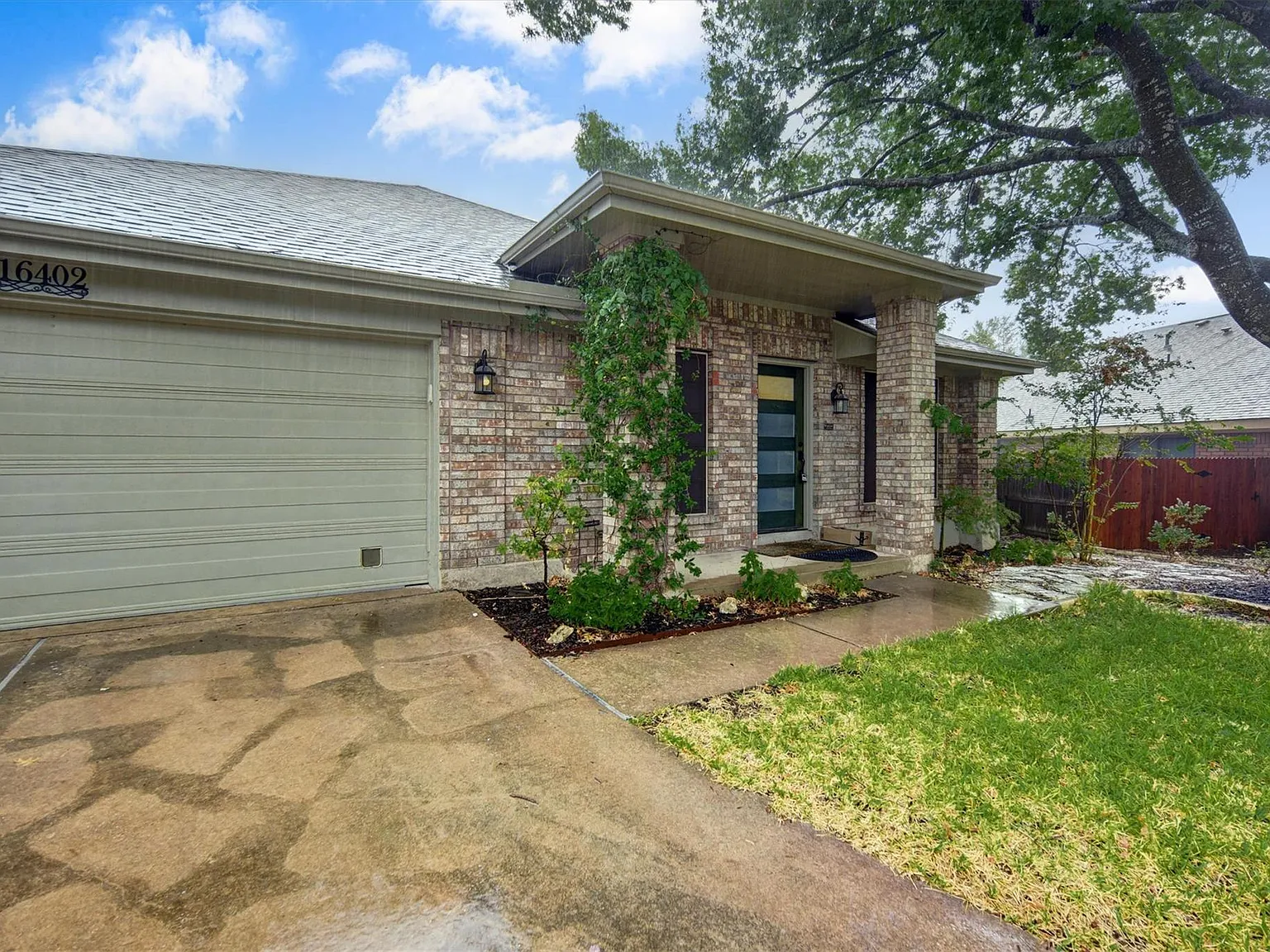 3 bed, 2.0 bath, 1985 sqft, $1,995 — Photo 2