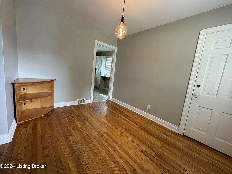 249 Norbourne Blvd — Photo 5