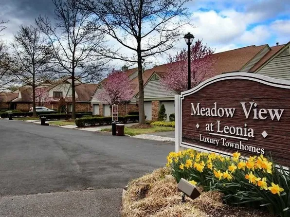 20 Meadow View Ct, Leonia, NJ 07605