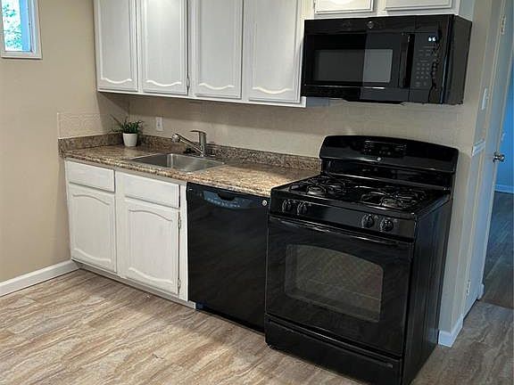 3rd image of 4119 Cornus Dr