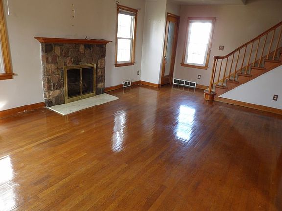 3rd image of 779 Highland Rd