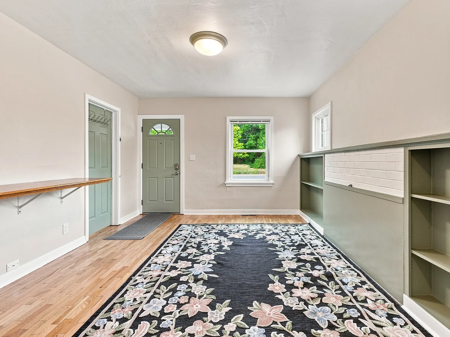 4 bed, 1500 sqft, $6,800 — Photo 2