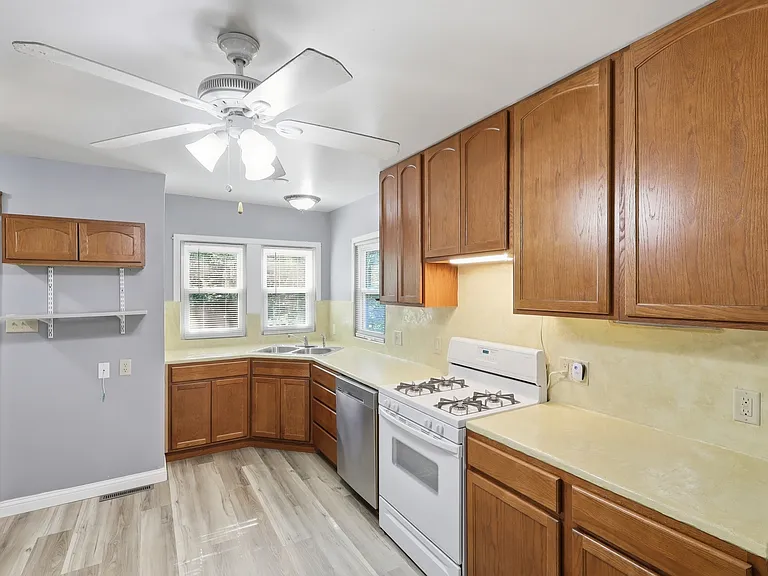 936 Galtier St #1 — Photo 12