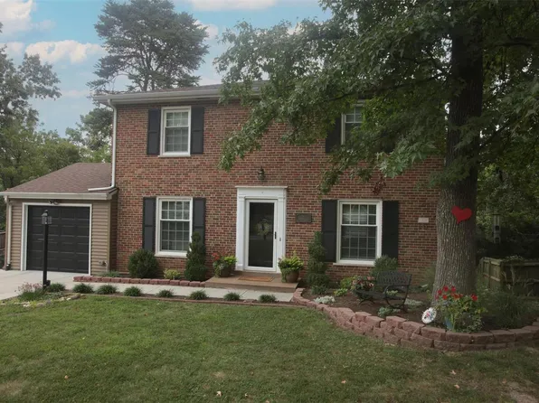 74 Thorncliff Ln, Saint Louis, MO 63122