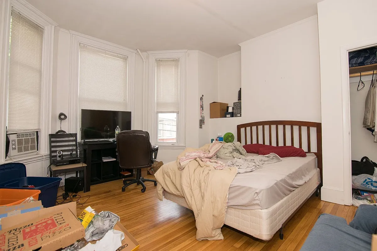 Building Photo - 40 Newton St #3