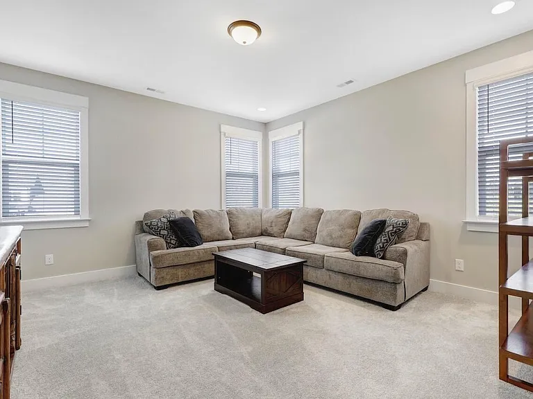6209 Morning Glory Dr — Photo 44