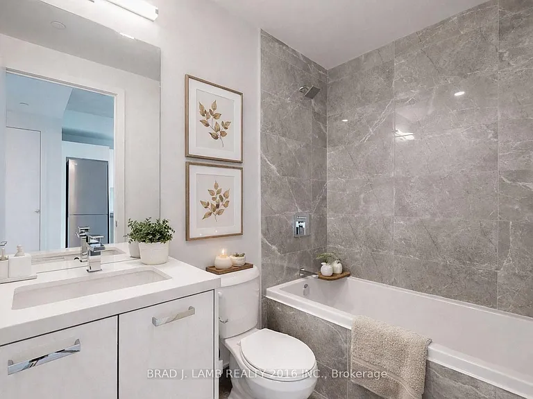 284 King St E — Photo 19