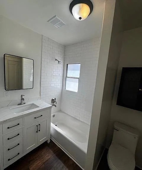 520-530 E 17th St #520 — Photo 9
