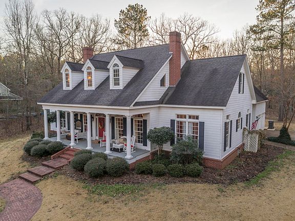 2nd image of 577 S Lake Dr