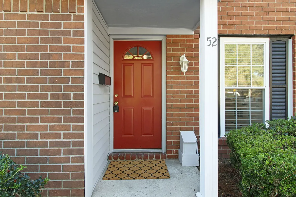 Building Photo - 52 Knollwood Cir