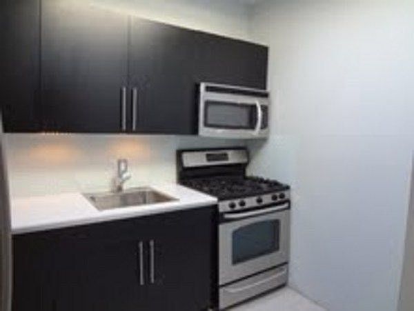 2nd image of 212 Cornelia St