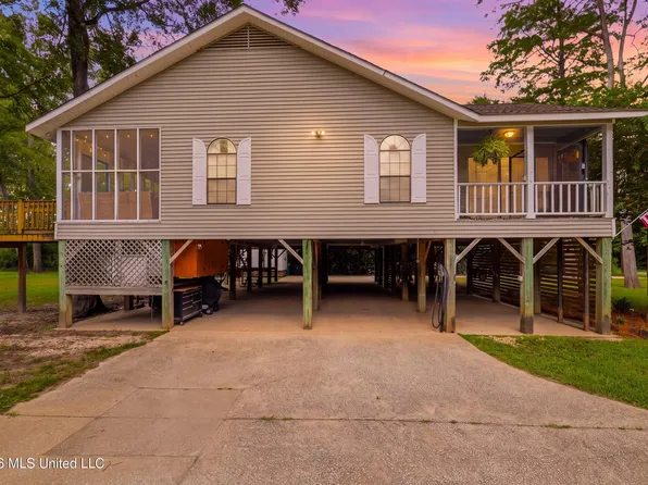 2033 Pascagoula River Rd, Moss Point, MS 39562