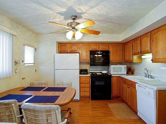 5th image of 9342 Twin Oaks Ln