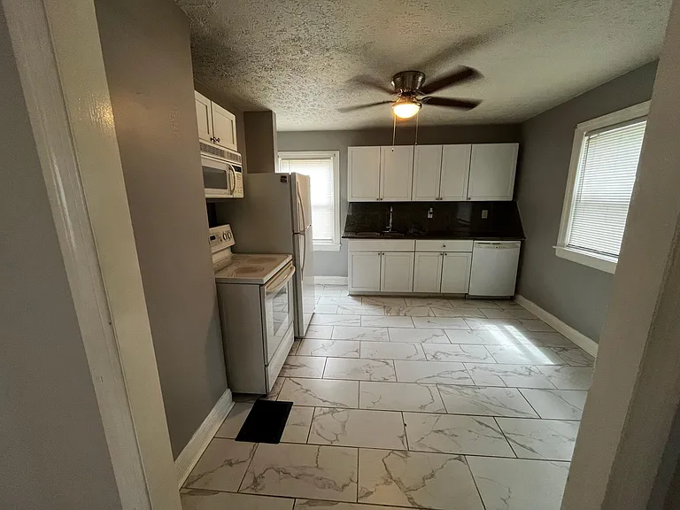 1523 Wurtele Ave — Photo 11