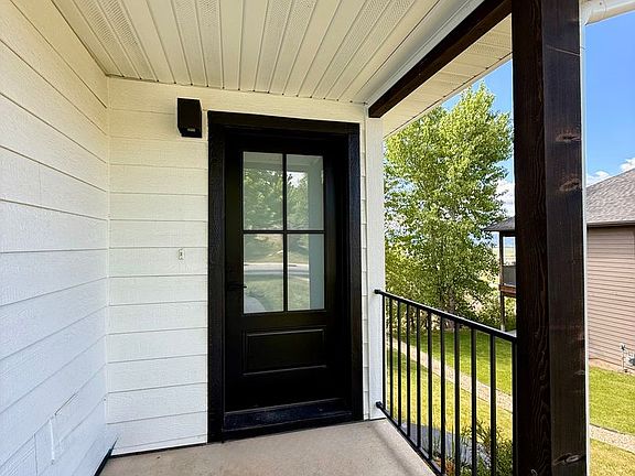 5th image of 6465 Macarthur Dr