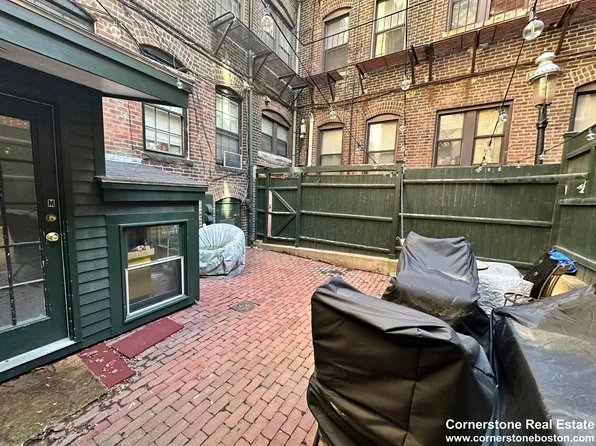 32 Phillips St #M, Boston, MA 02114