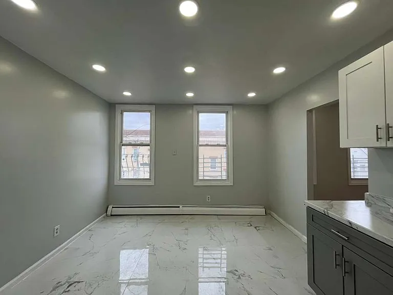 675 Kennedy Blvd #6A — Photo 2