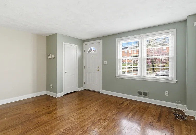 627 Lucia Ave — Photo 4