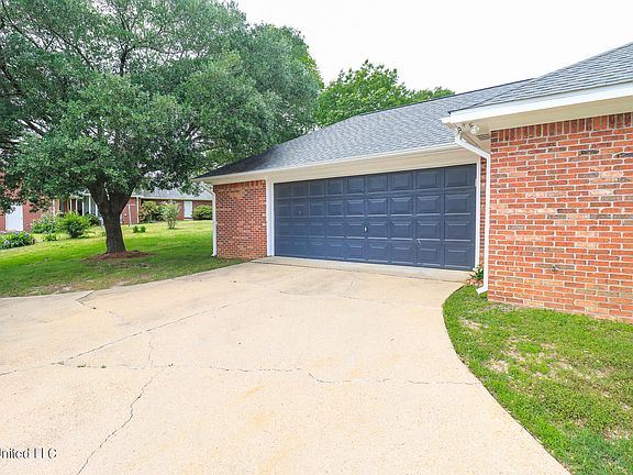 3rd image of 341 Belvedere Dr