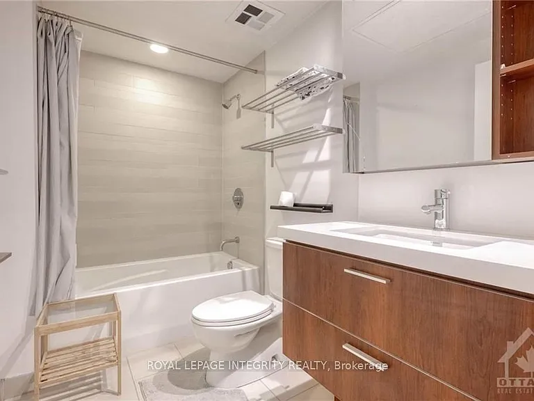 340 McLeod St #113 — Photo 6