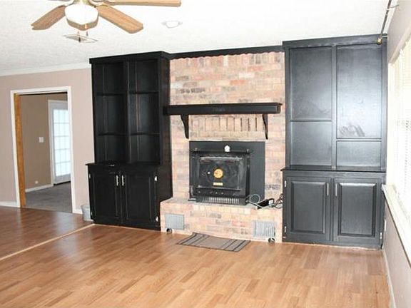 2nd image of 208 E Tomlinson St