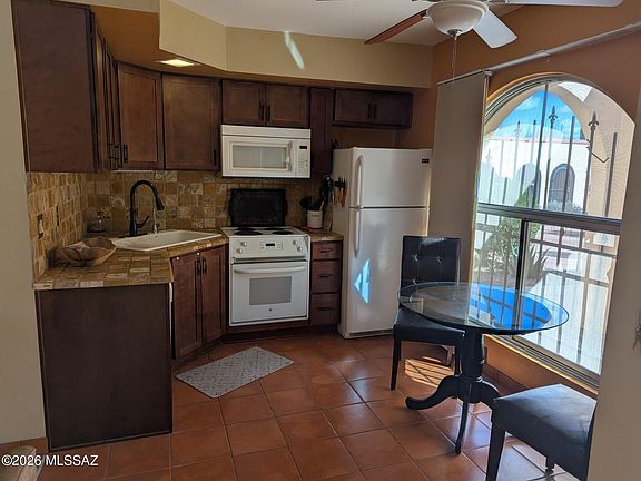 2nd image of 122 W Calle Del Ano