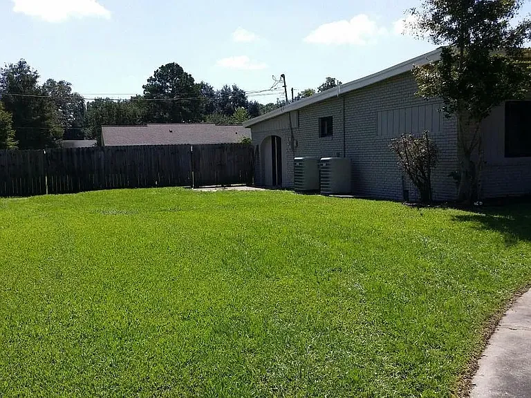 226 Monterey St — Photo 28
