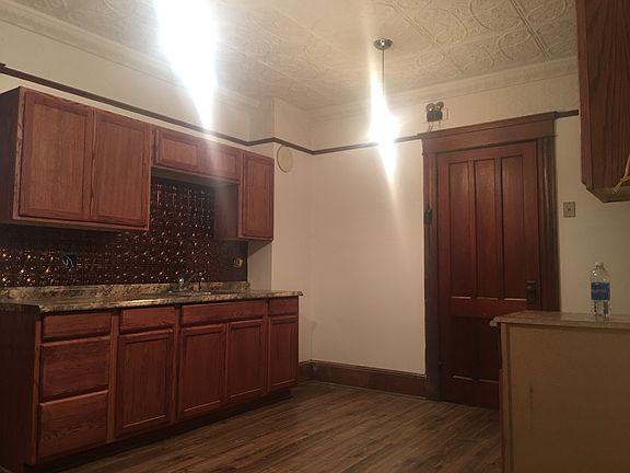 4th image of 9 Franklin St