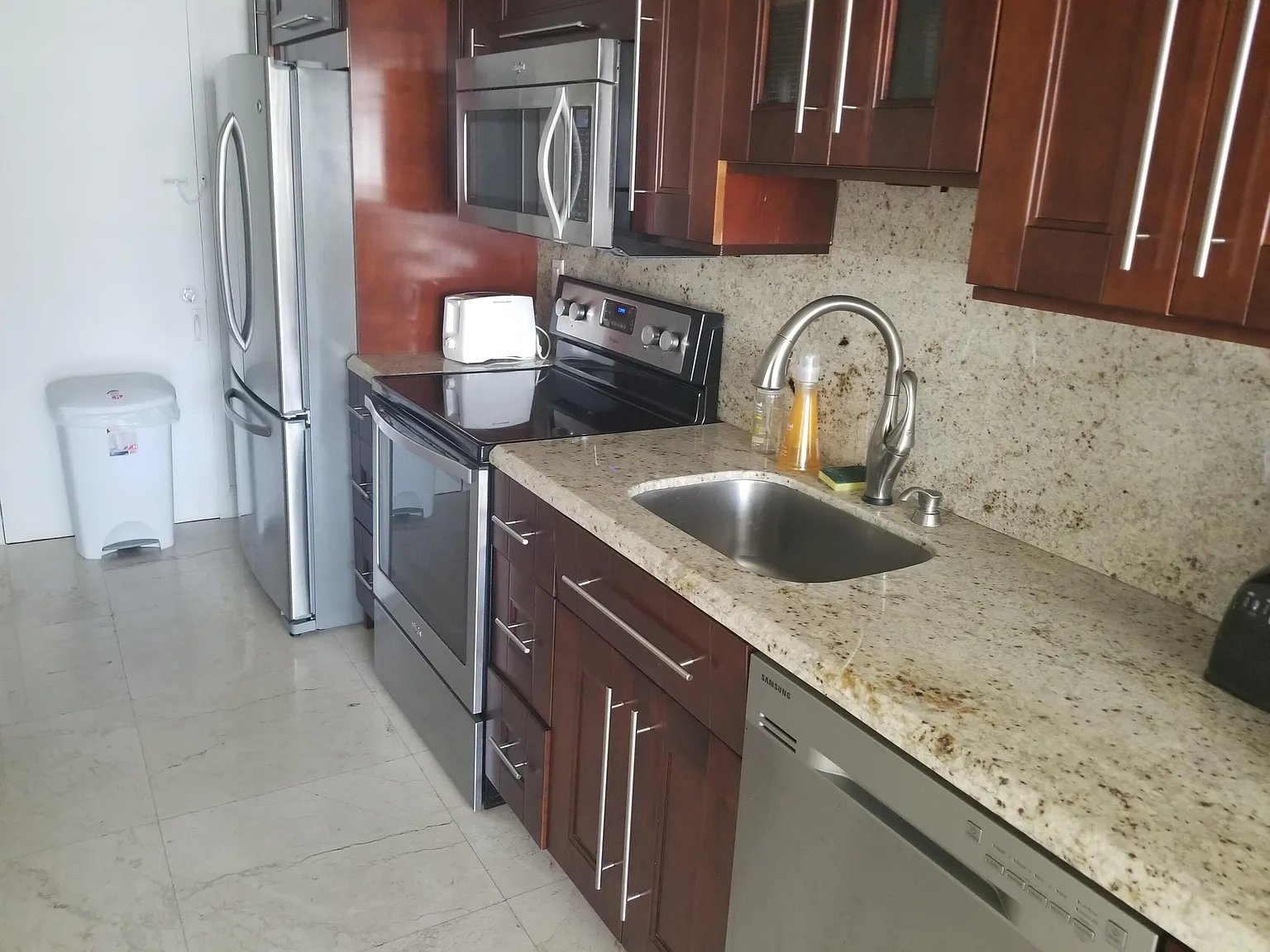 The Decoplage Condominium — Photo 2