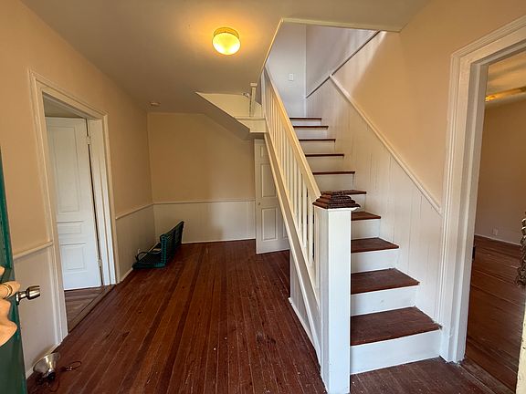 5th image of 109 S Mason St