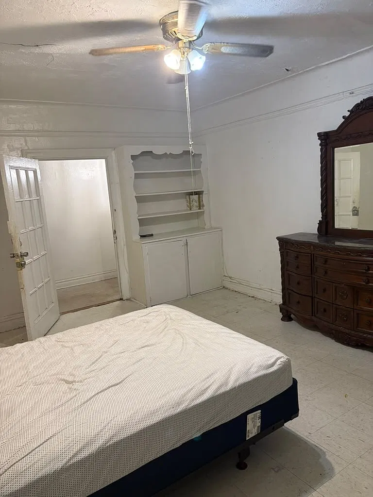 3 bed, $1,200 — Photo 1