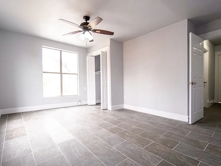 1139 Morales St — Photo 4
