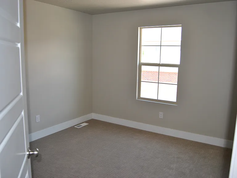 113 W 3430 N — Photo 16