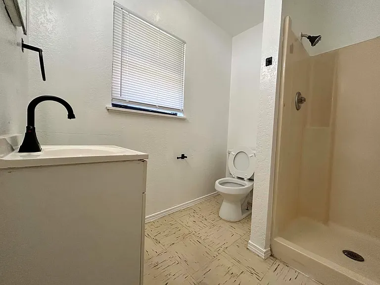 224 Bainbridge Ave — Photo 16